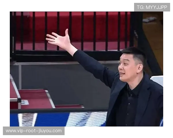 杨鸣回应质疑 球员们斗志激昂，杨鸣还打球吗